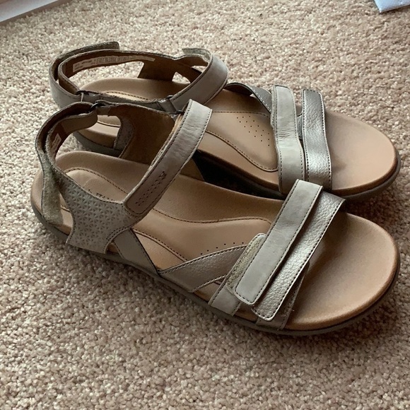 Cobb Hill metallic and tan sandals
